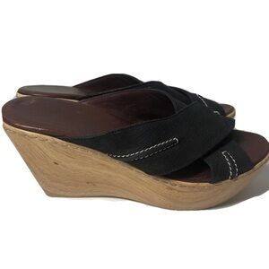 Tapeet Vicini leather wedge sandals. Size 8.